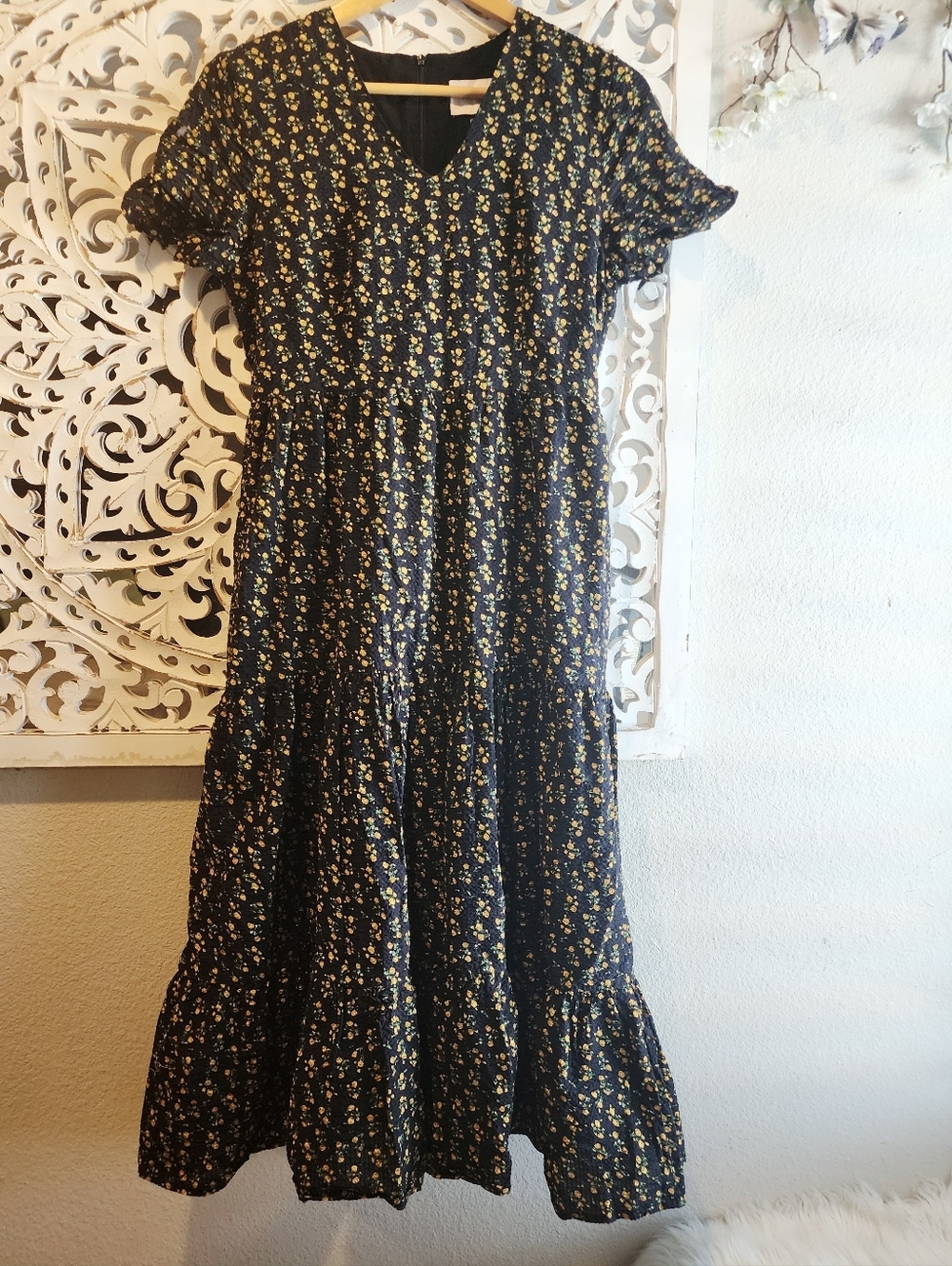 JESSAKAE BLACK WHIT YELLOW FLOWERS ALL AROUND DRESS NECK SHORT SLEEVE MEDIUM - Picture 9 of 16